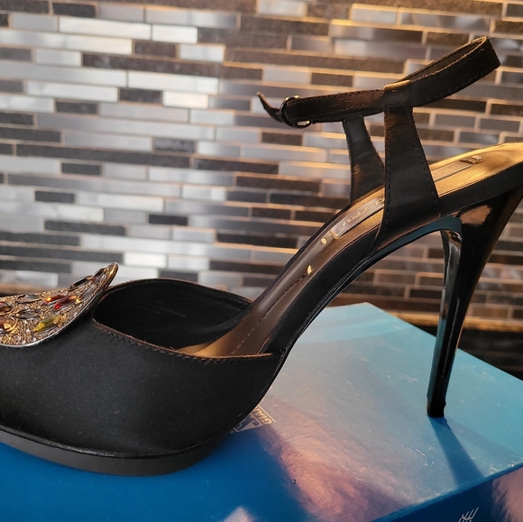 BCBG HEEL SANDALS - Picture 6 of 9